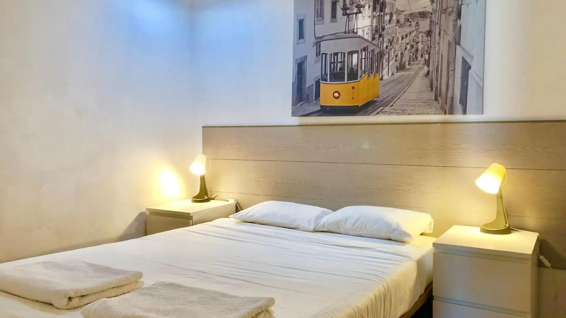 Room In Guest Room - 6Lisbon Downtown Private Bedroom